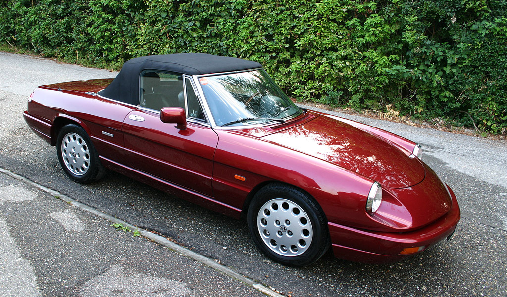 1993 Alfa Romeo Spider picture. 29 pictures · 1 video · 2 reviews