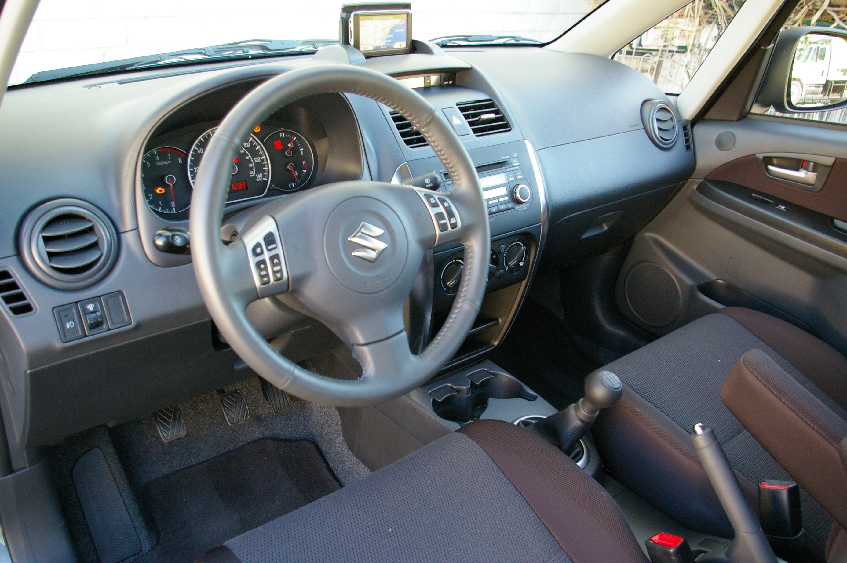 Сузуки поменять. Suzuki sx4 Interior. Suzuki sx4 седан салон. Suzuki sx4 2009 салон. Салон Сузуки сх4 2006.