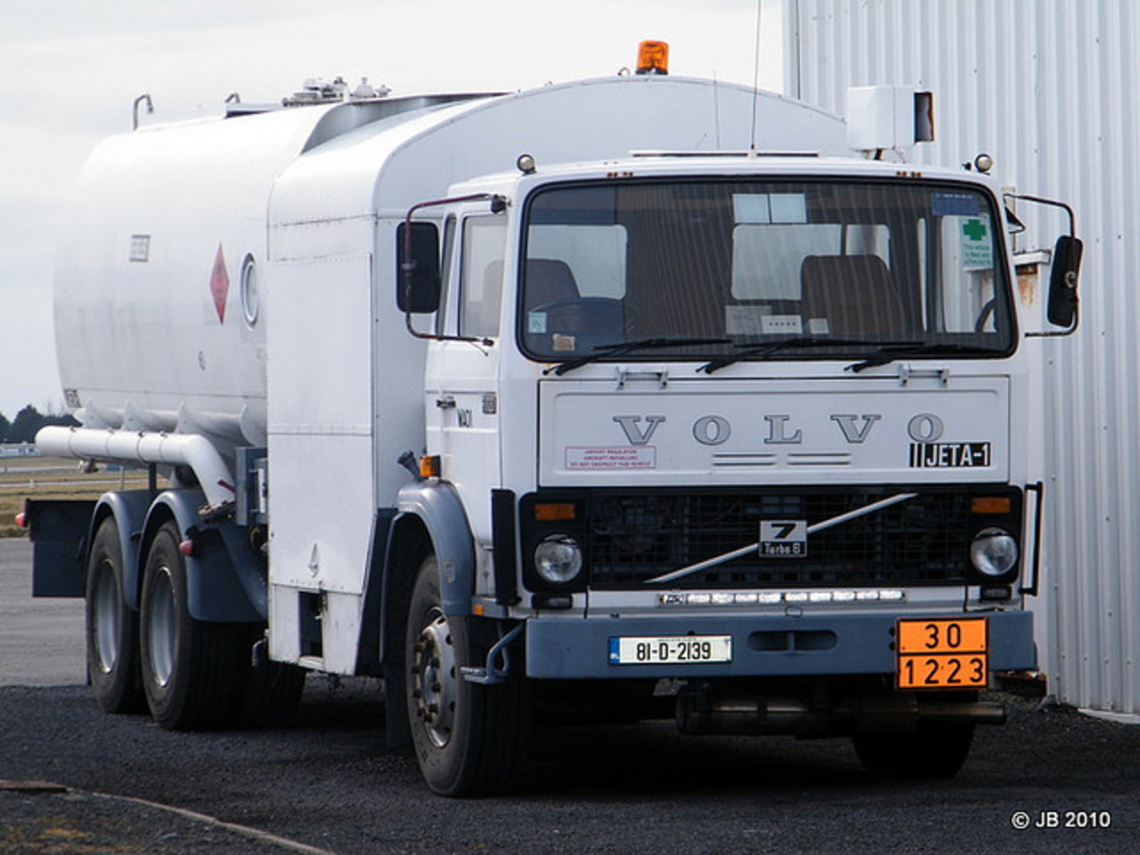 Westair Fuel Bowser Volvo F7 Turbo 6 81-D-2139