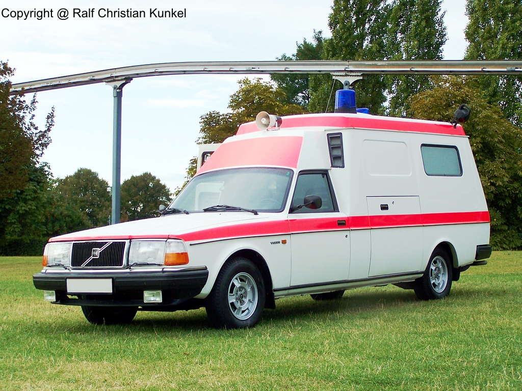 Volvo 265 Ambulance - huge collection of cars, auto news and reviews,