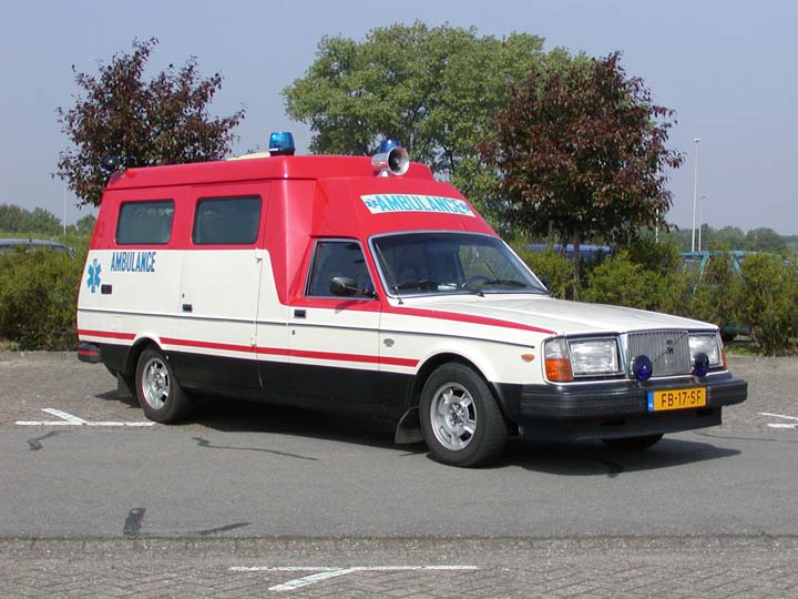 Volvo 265 Ambulance - huge collection of cars, auto news and reviews,