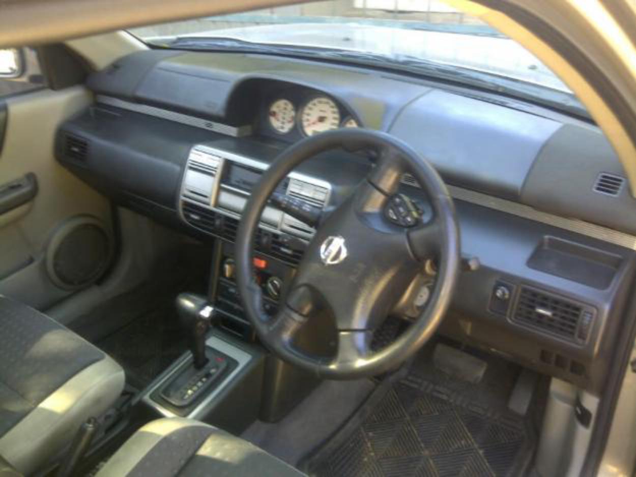 Pictures of 2003 NISSAN X-TRAIL 2.5L 4X4 AUTO