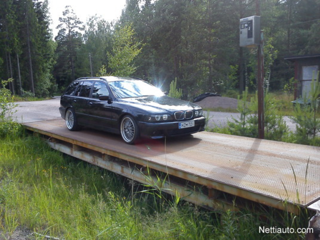 BMW 540 iA Touring 4.4 V8 5d Shadowline