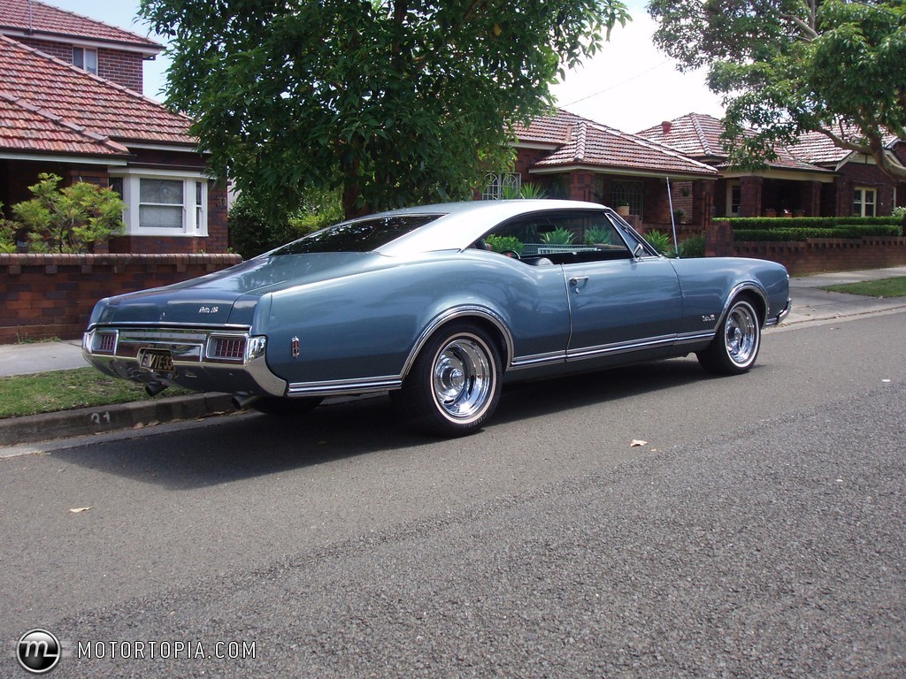 Photo of a 1968 Oldsmobile Delta 88 Holiday Coupe (Gertrude)