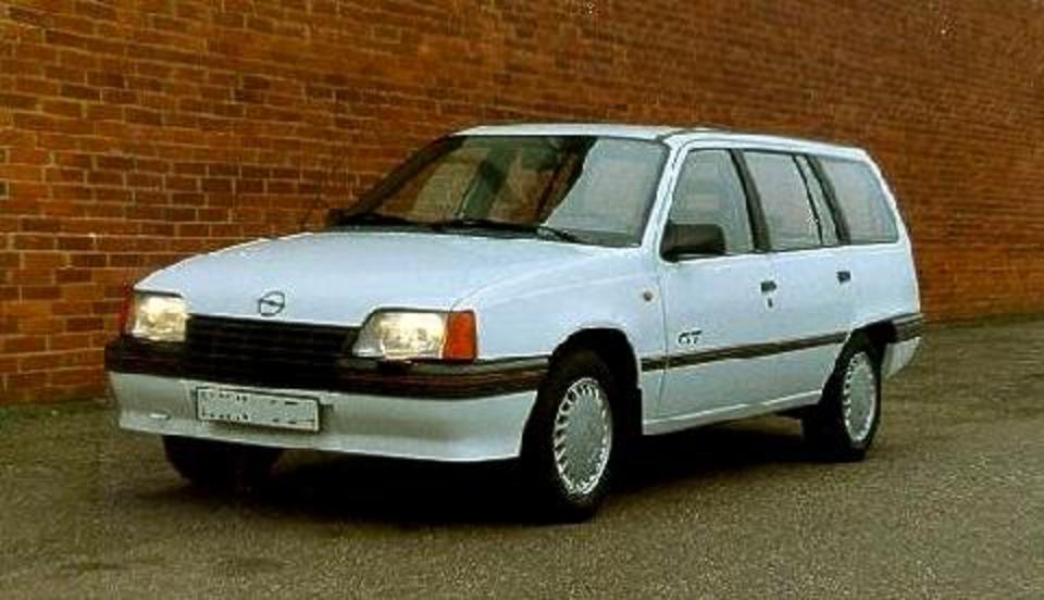 Opel Kadett Caravan White FVl (1988)