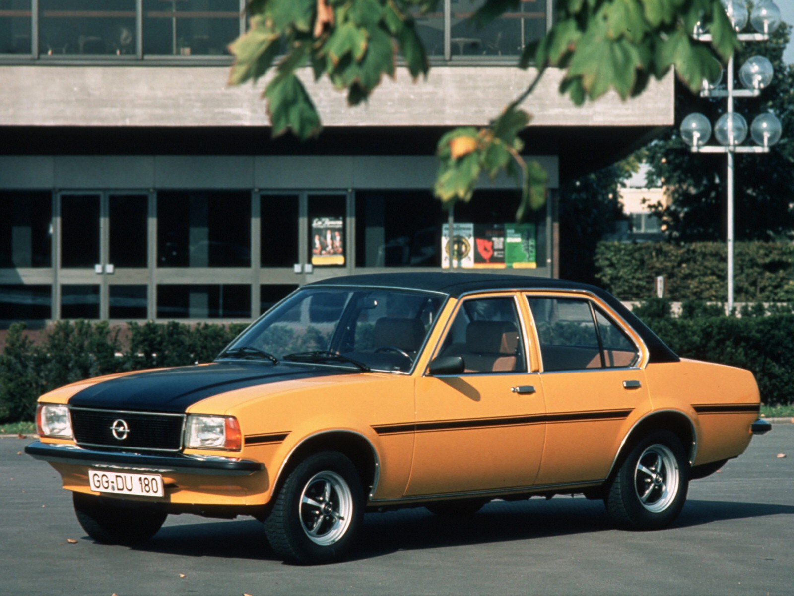 Opel Ascona 1.9 SR (1975). LibellÃ©s : 1975/08, Opel Ascona B