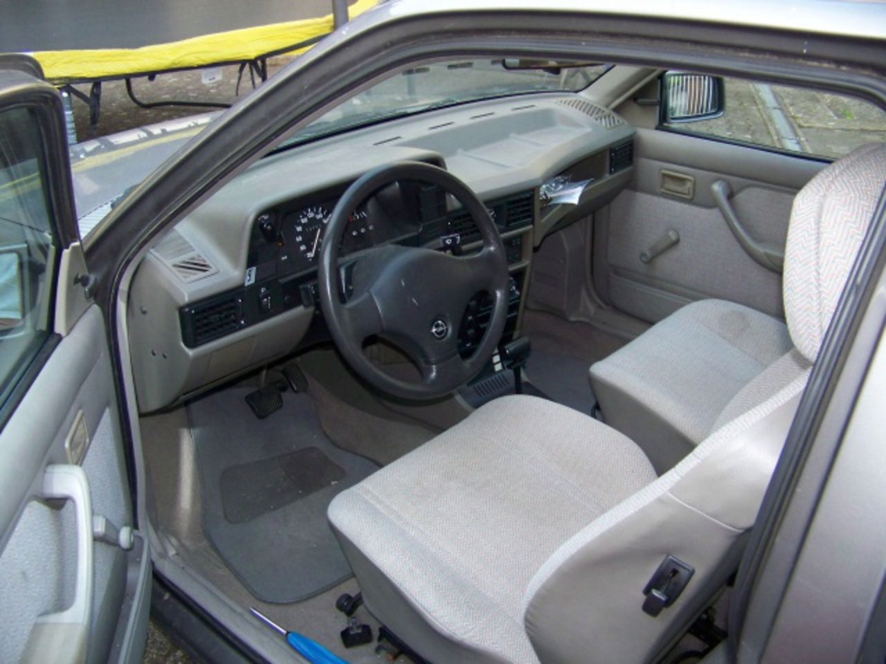 1991 Opel Kadett - Automatic transmission. Needs break-work to pass