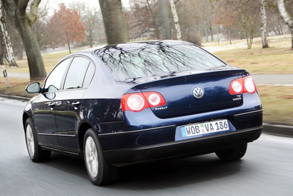 Passat tsi. Volkswagen Passat TSI. Фольксваген Пассат 2007 сзади. Volkswagen Passat TSI 2008 сзади. Volkswagen Passat TSI 2.5.