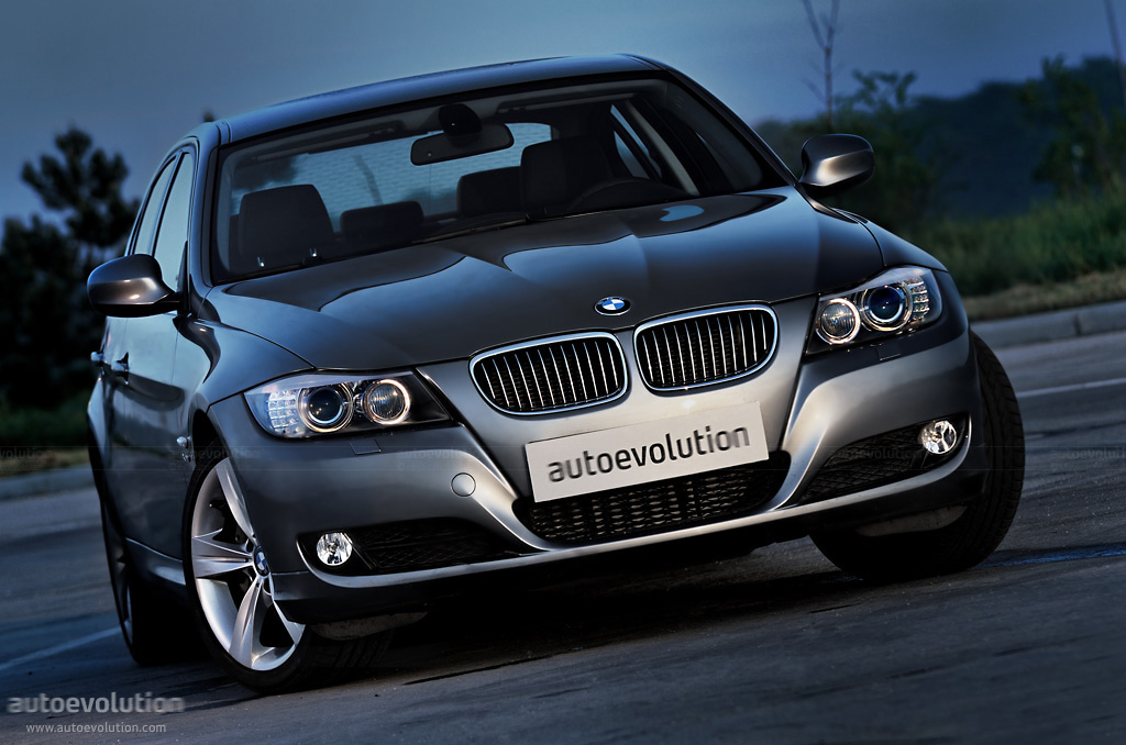 sent us in their latest test drive of the popular BMW 330 xDrive Sedan.