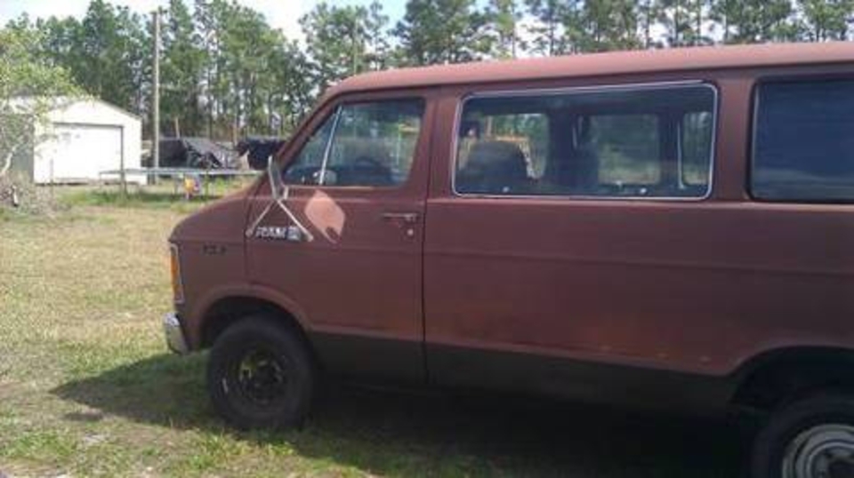 1987 Dodge Ram 250 Custom Van for $600 in Saint Cloud, Florida For Sale