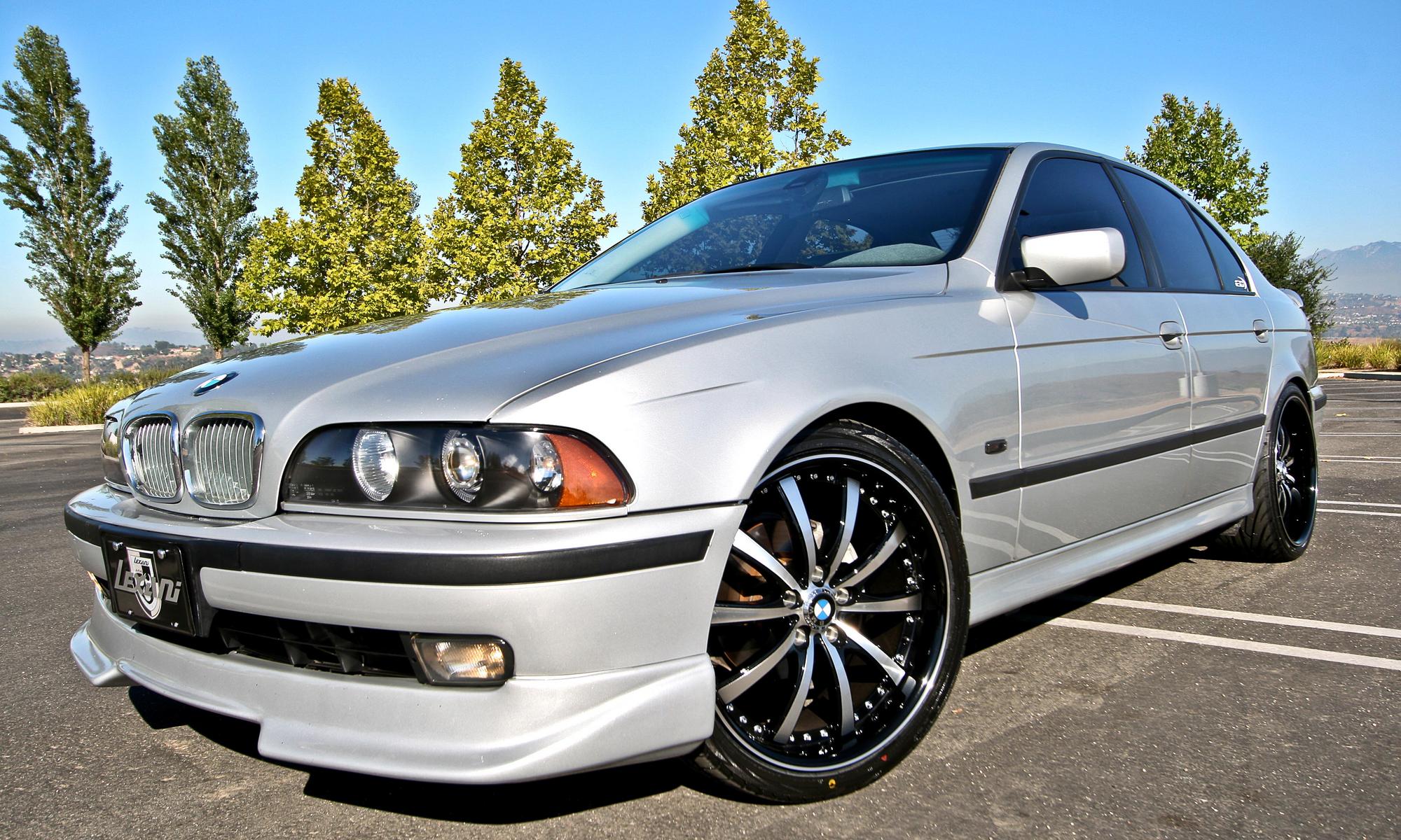 gallery featuring: Silver 2002 BMW 528 with 20" machine and black LSS-10