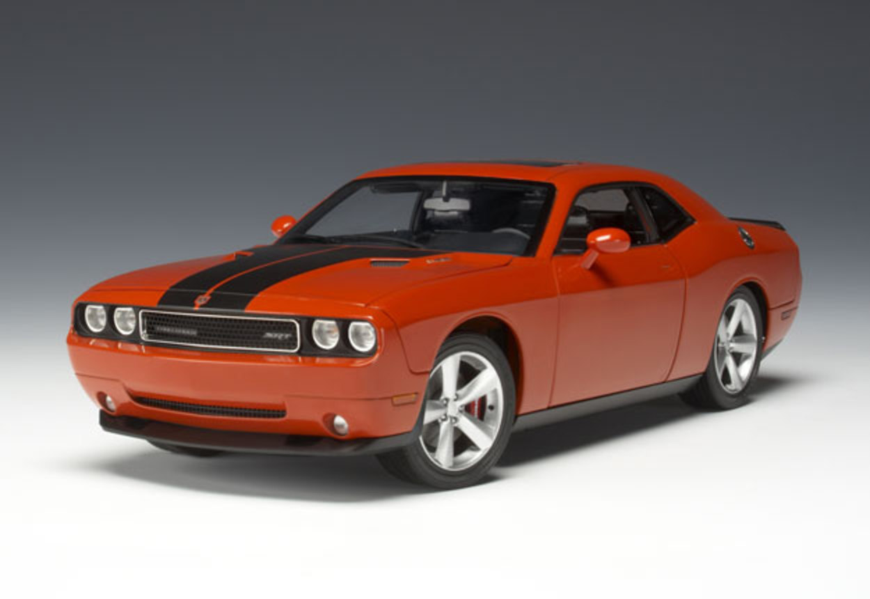 2008 Dodge Challenger SRT8 - HemiÂ® Orange Pearl (Highway 61) 1/18