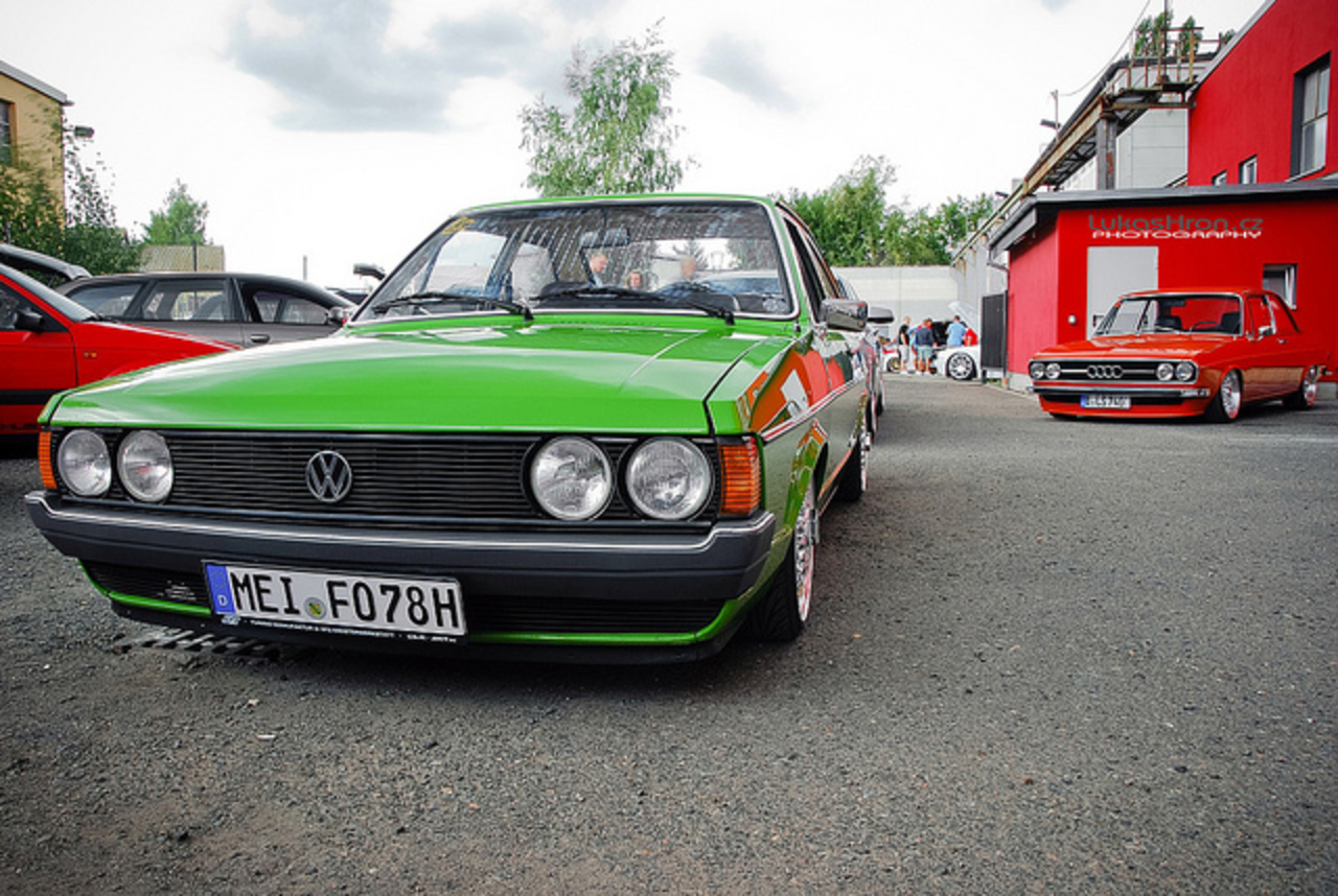 XS MAG OfficeOpeningDay Volkswagen Passat LS and Audi 100 LS Automatic