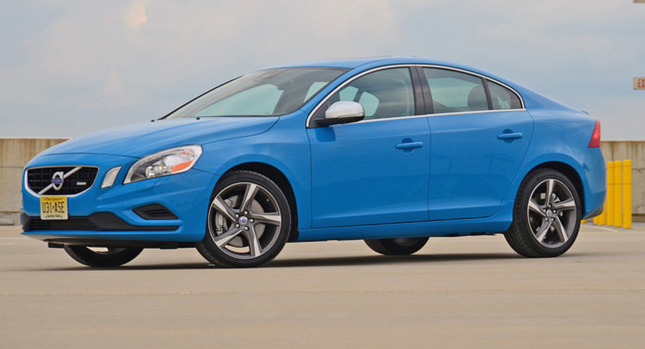 Review: 2013 Volvo S60 T6 AWD R-Design. Gallery (30 images)