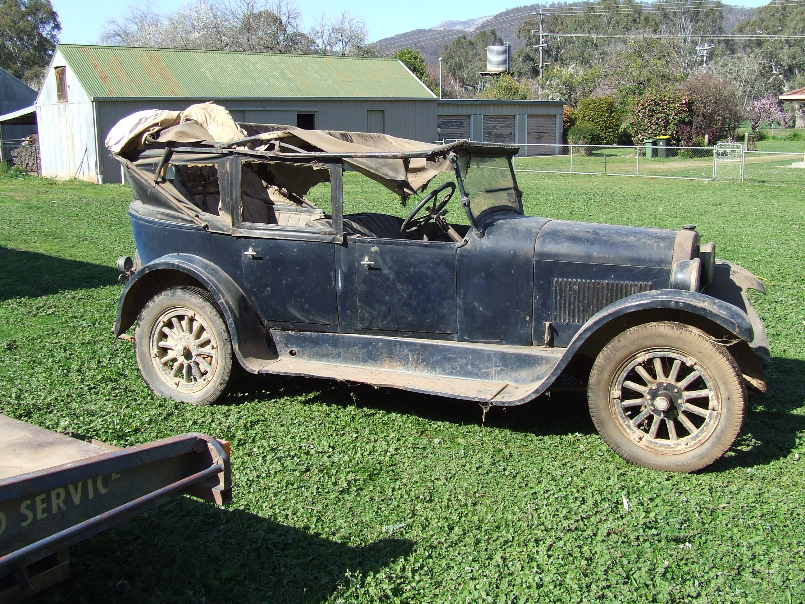 Steve Sharp sent us these photos of his 1925 dodge touer an amazing barn