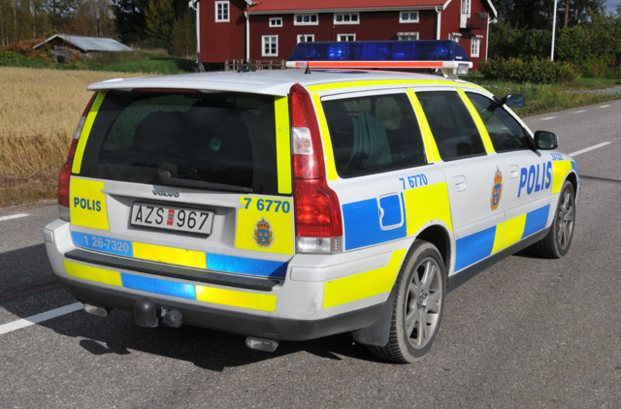 Volvo V70 Polis (AZS 967)