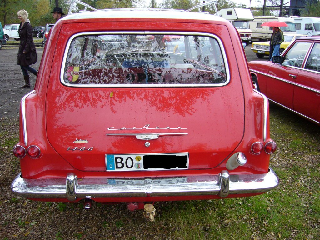 Heckansicht eines Opel Rekord P2 Caravan 1700 1960-1962.