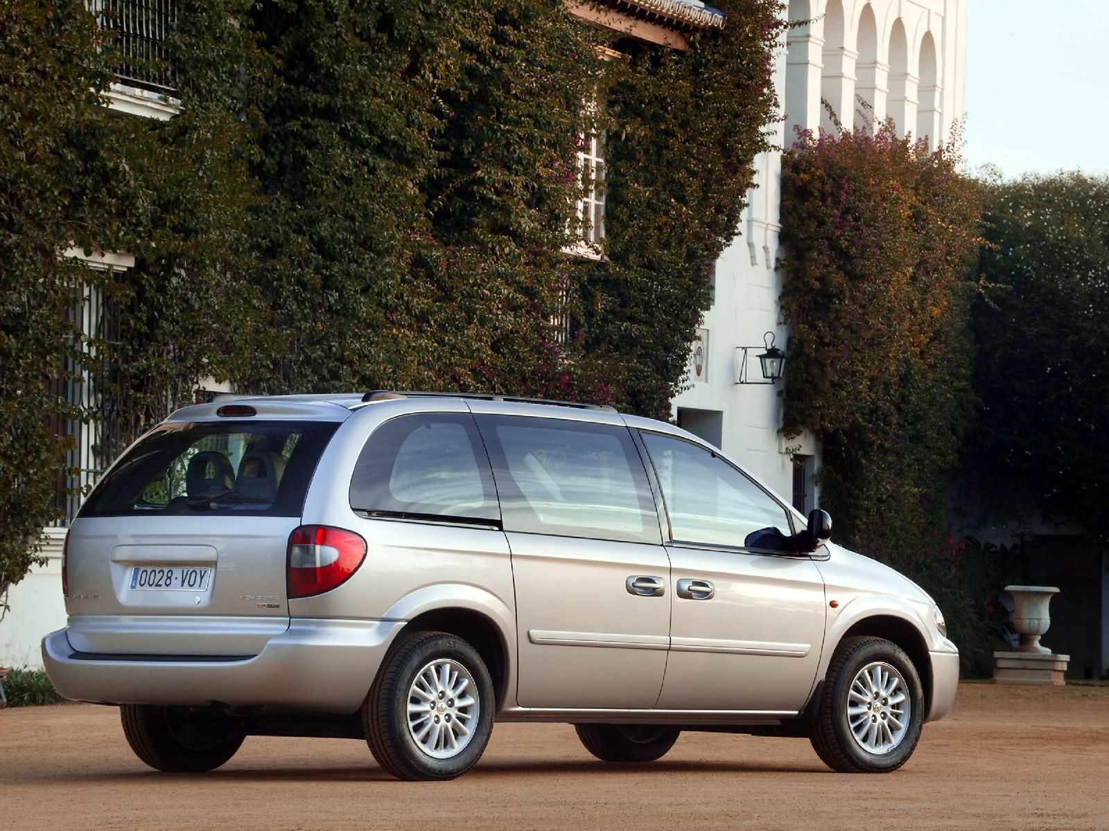 Крайслер вояджер 2.5 crd. Крайслер минивэн 2004. Крайслер Вояджер 5. Chrysler Grand Voyager 2.8 at. Тойота Вояджер.