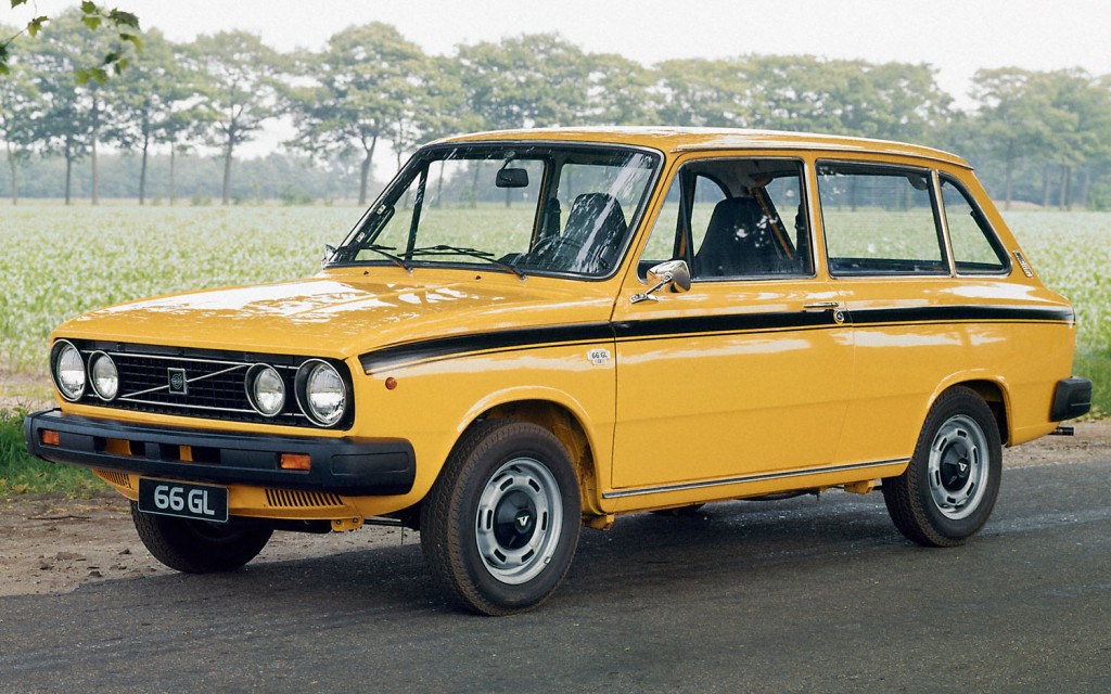 1976-volvo-66-wagon-side-view