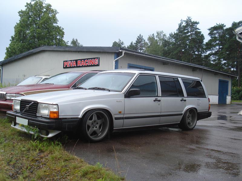 Volvo 740 Wagon on some nice spec wheels.. love the rear lips and height!