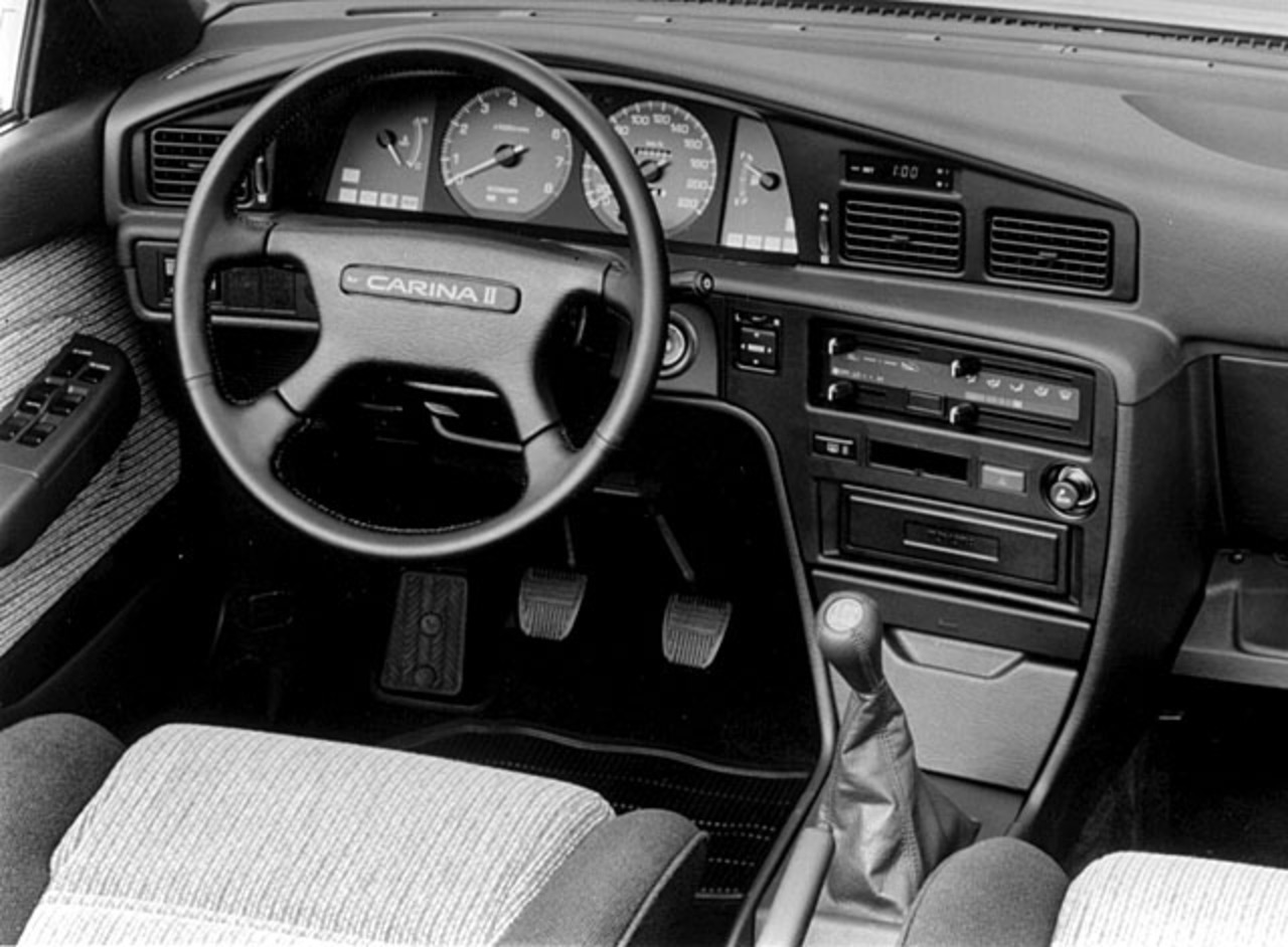 Carina 1.6. Toyota Carina 2 1988. Toyota Carina t170 салон.