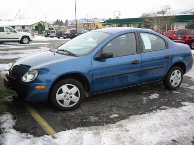 Specialty of 2004 Dodge Neon SE Car is that it is available in the colors of