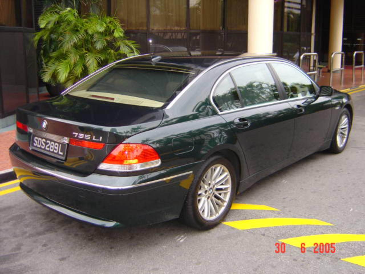 2002 BMW 735iL. Green