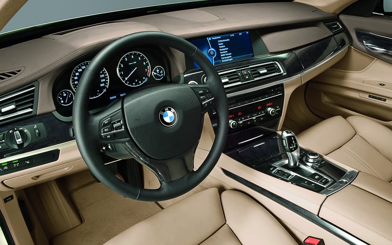 Review: BMW 750i