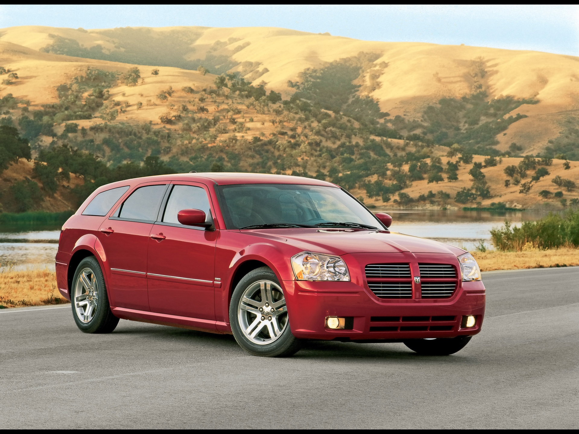 2005 Dodge Magnum RT - Front Angle - 1920x1440 Wallpaper