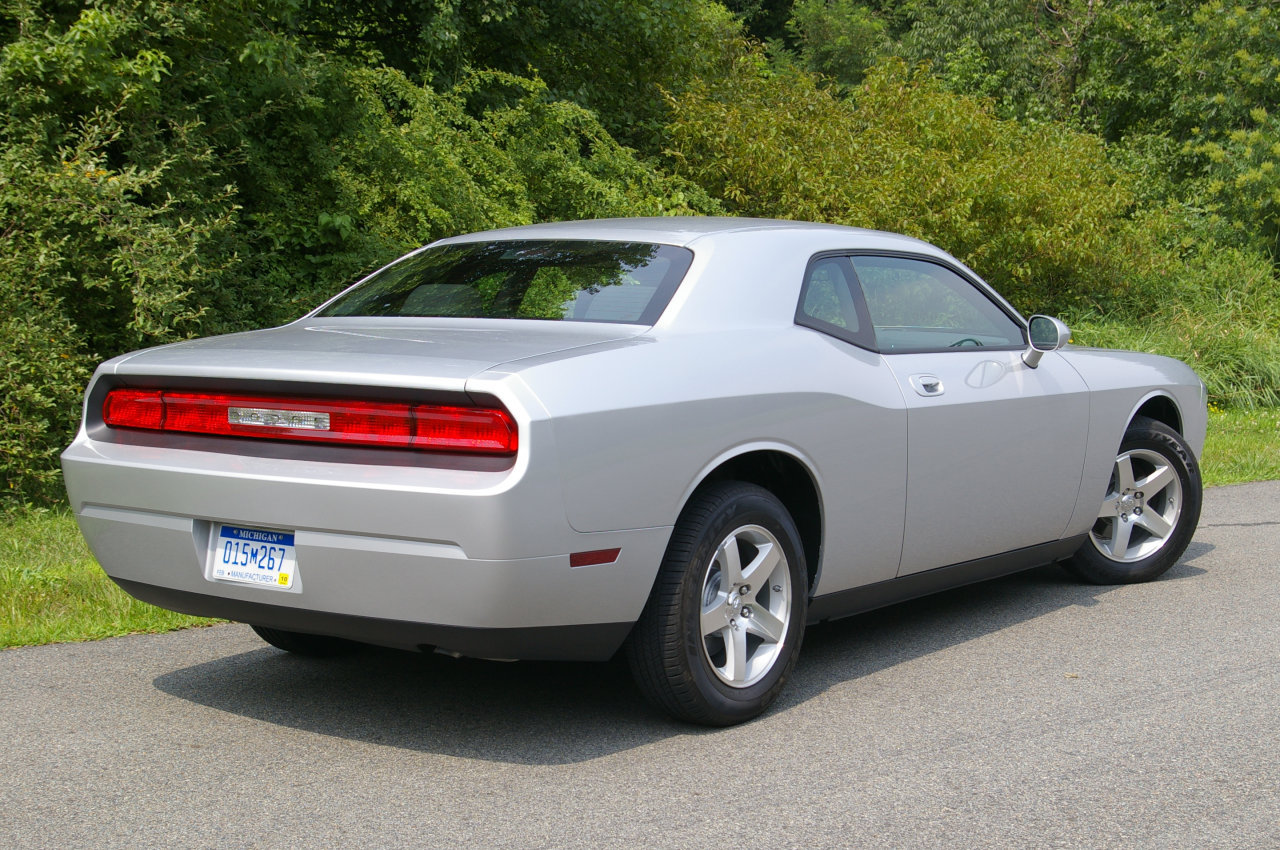 2009 Dodge Challenger SE. New and redesigned 2009 cars