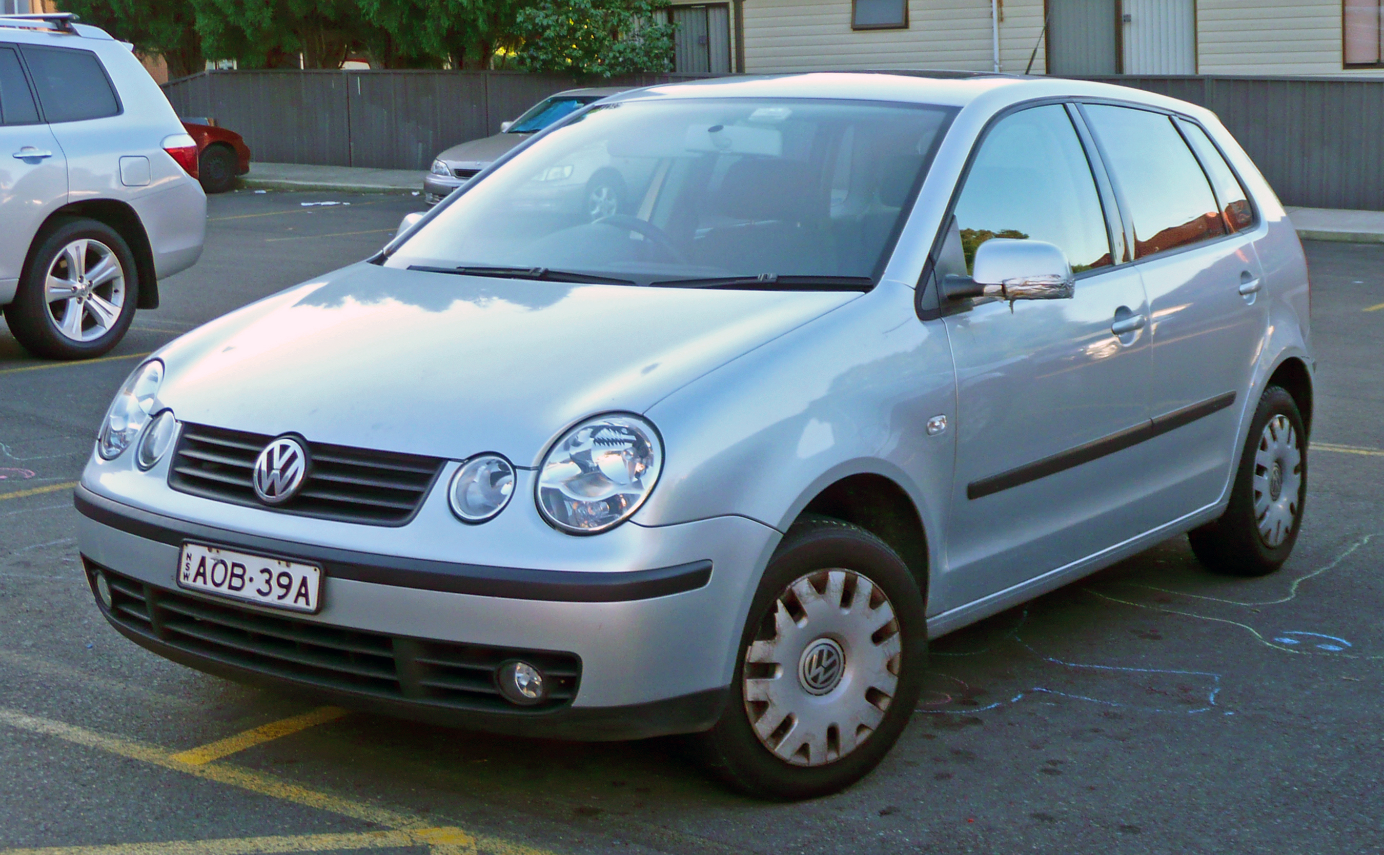 File:2002-2005 Volkswagen Polo (9N) 5-door hatchback 01.