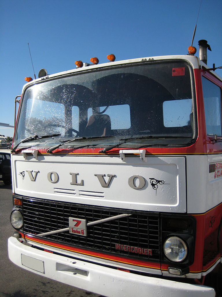 File:Volvo F7 4x2.jpg