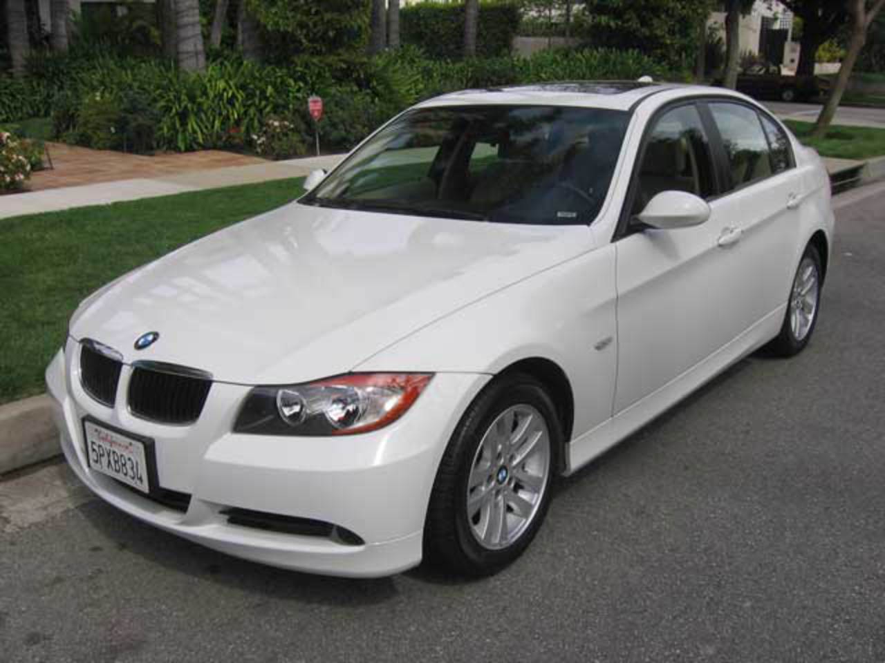 BMW 328i - huge collection of cars, auto news and reviews, car vitals,