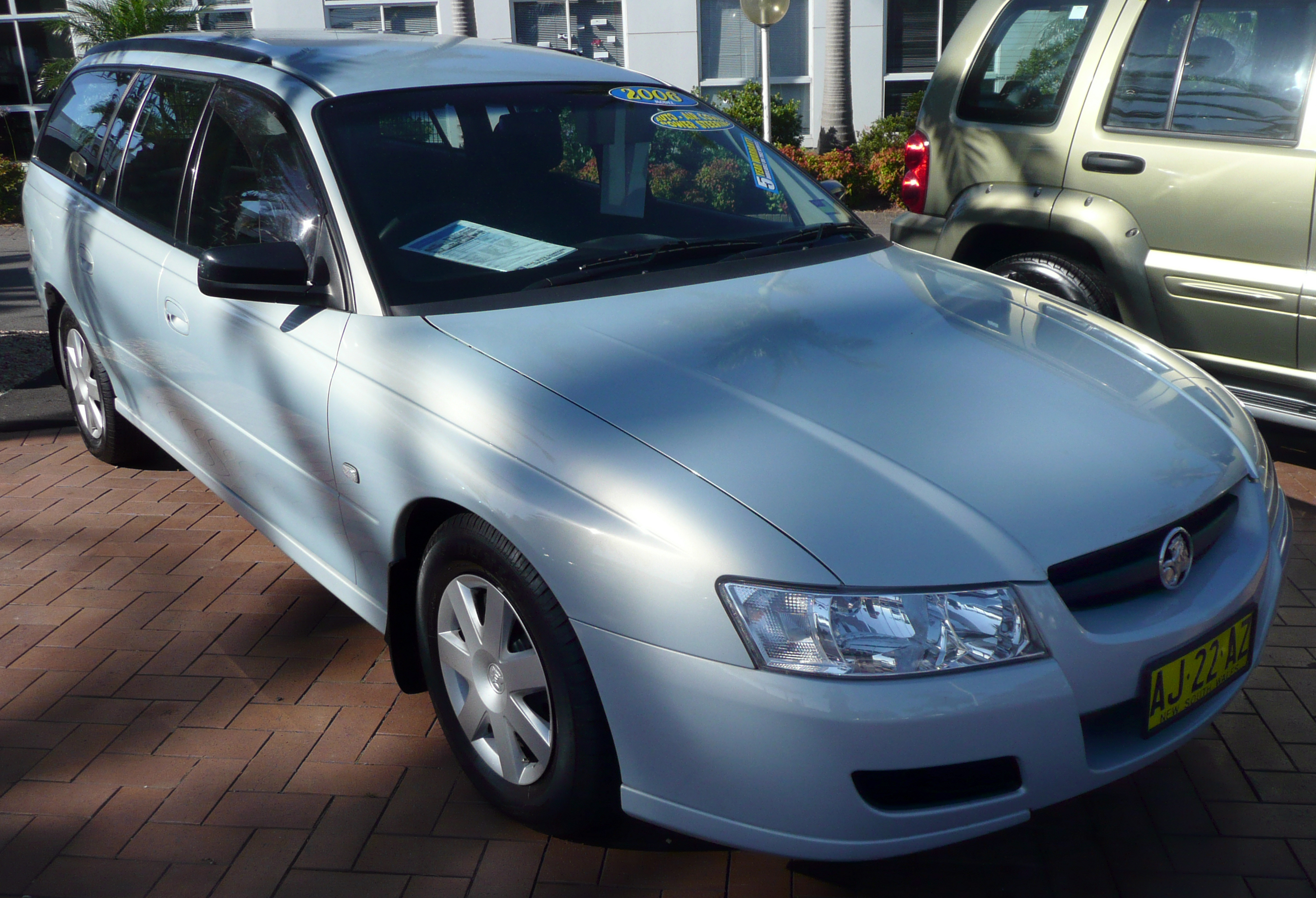 File:2006 Holden VZ Commodore Executive station wagon 01.jpg