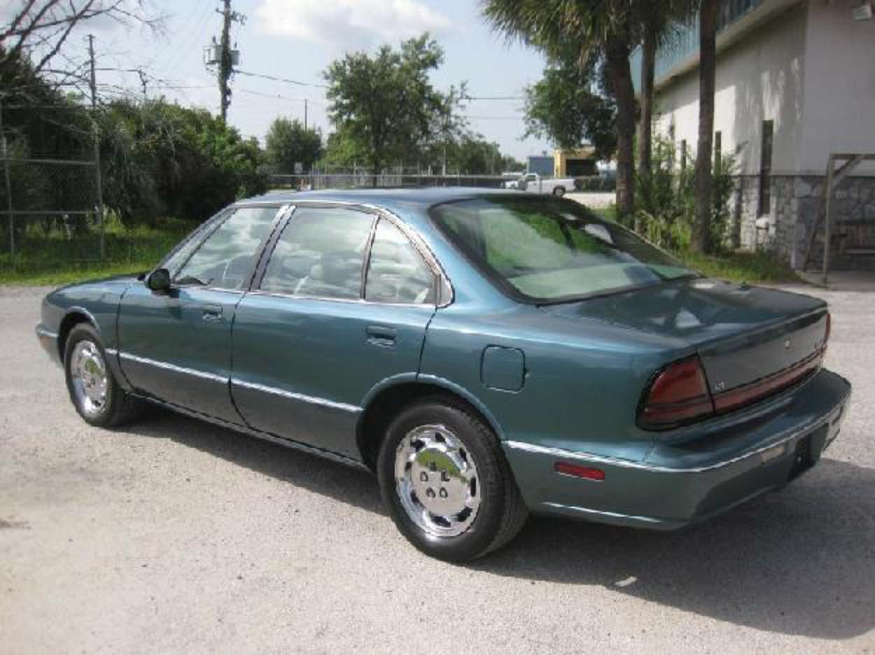 Pictures of 1996 Oldsmobile 88 4dr Sdn LSS - 1SA