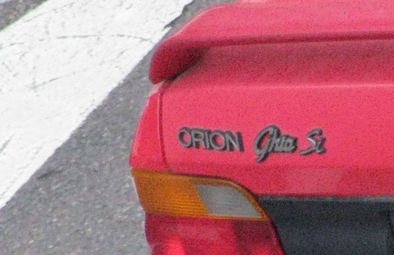 Ford Orion Ghia Si badges
