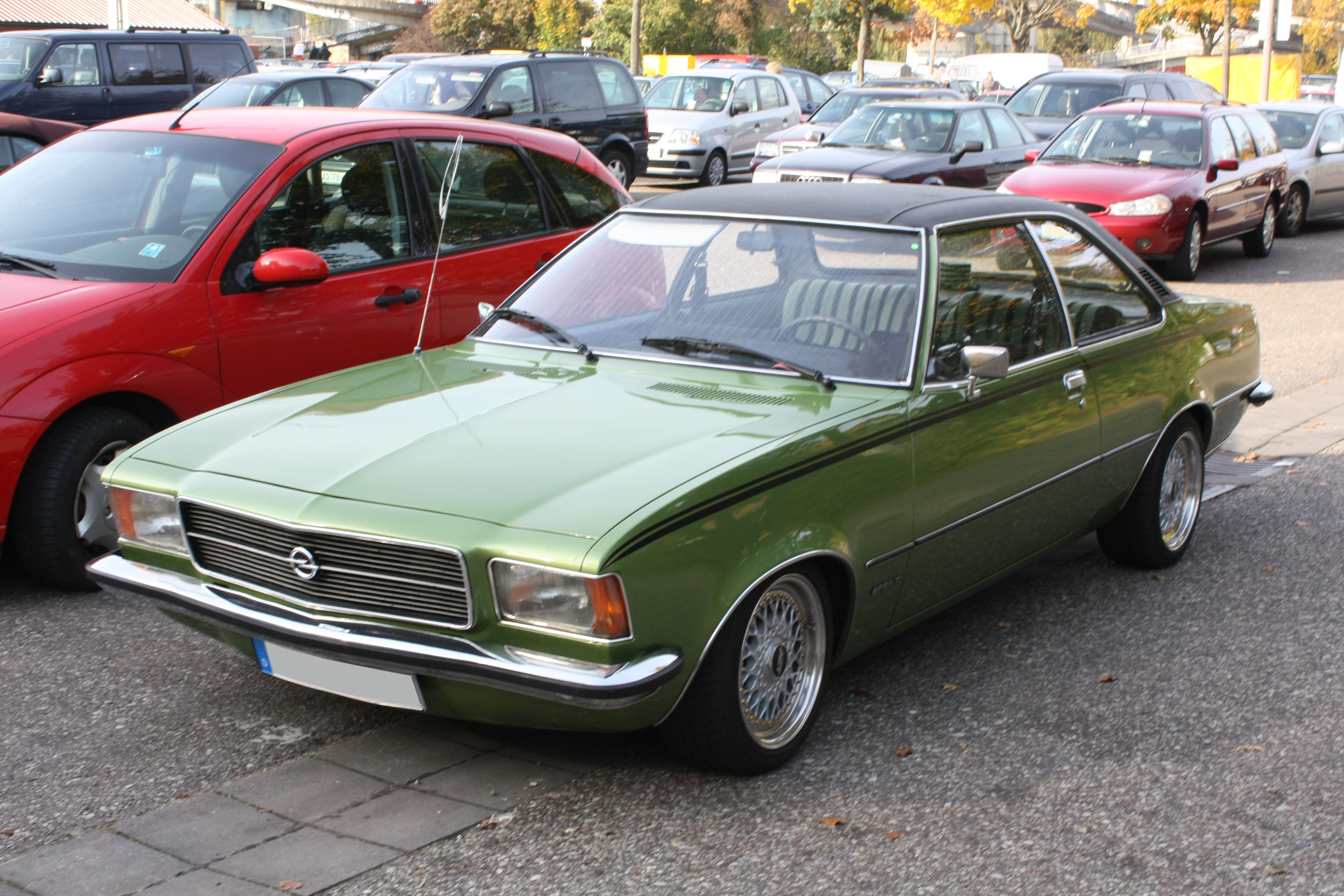 File:Opel Rekord 1900 Front.jpg
