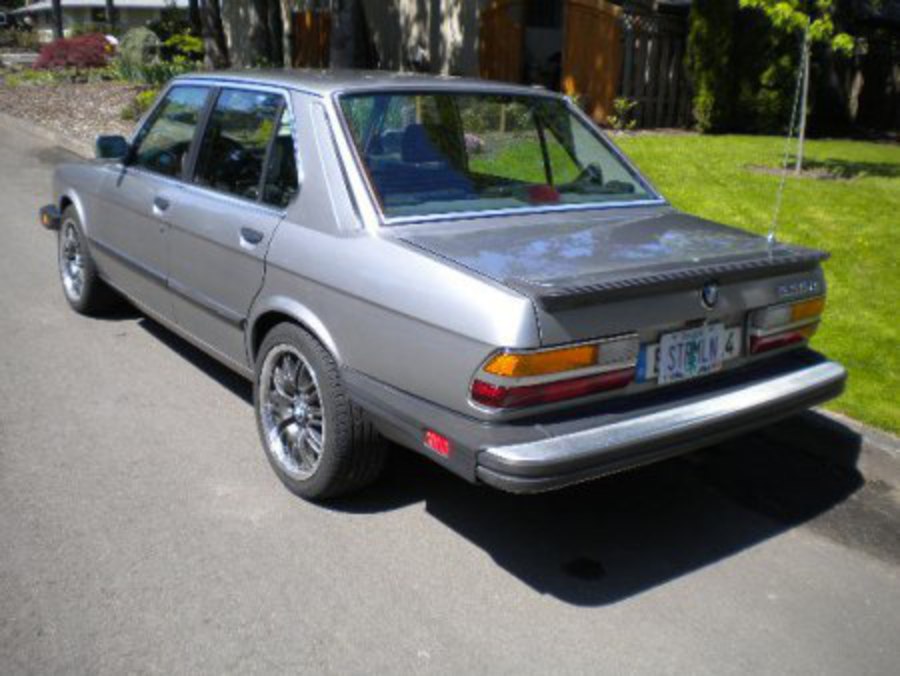 1988 BMW 535iS rear. Pretty nice, huh? Grey is not the most exciting color,