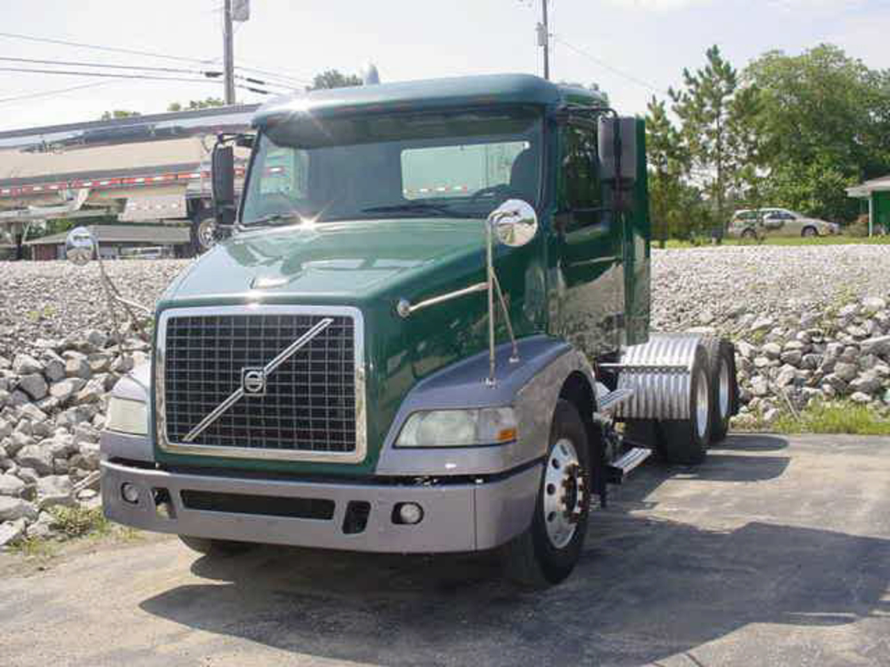 Volvo VNM300 - huge collection of cars, auto news and reviews, car vitals,