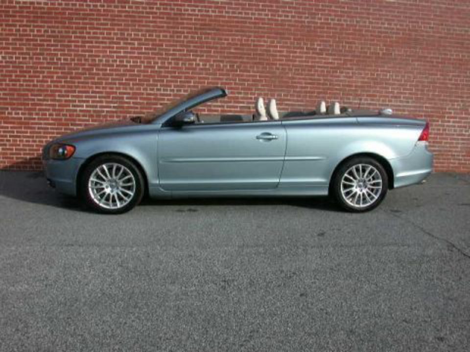 2009 Volvo C70 T5 Convertible Data, Info and Specs