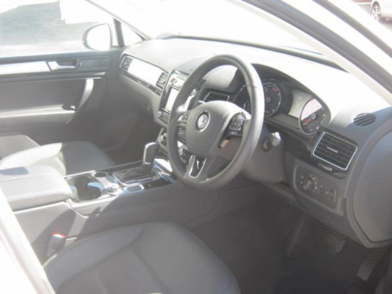 Pictures of 2012 Volkswagen Touareg 3.0 TDI V6