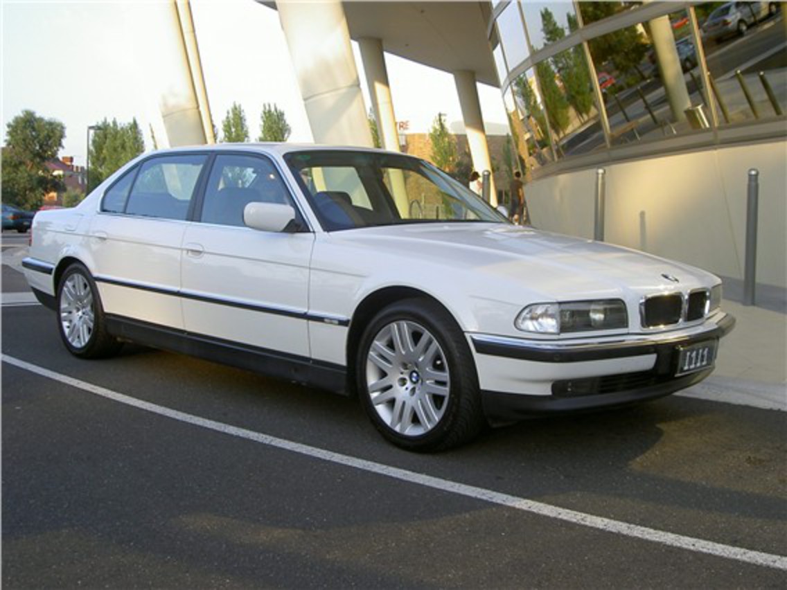 Sled 300s 1998 BMW 735il on 18's - 1