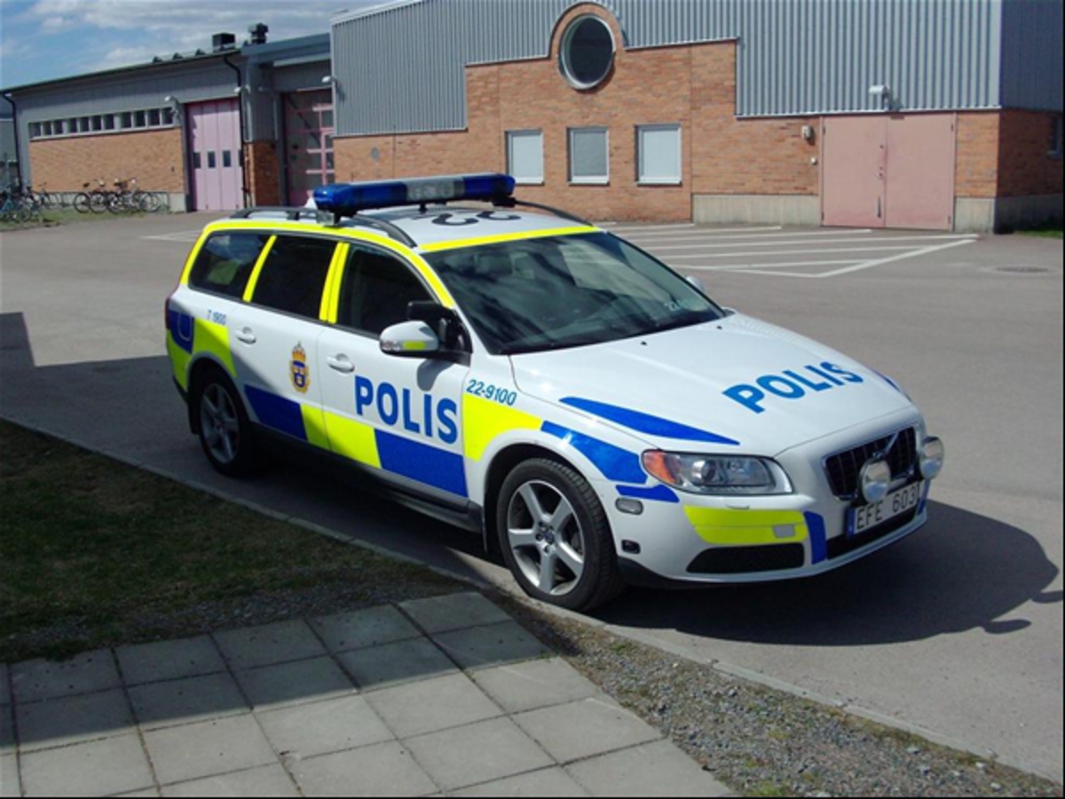 Volvo V70 POLIS (5).jpg