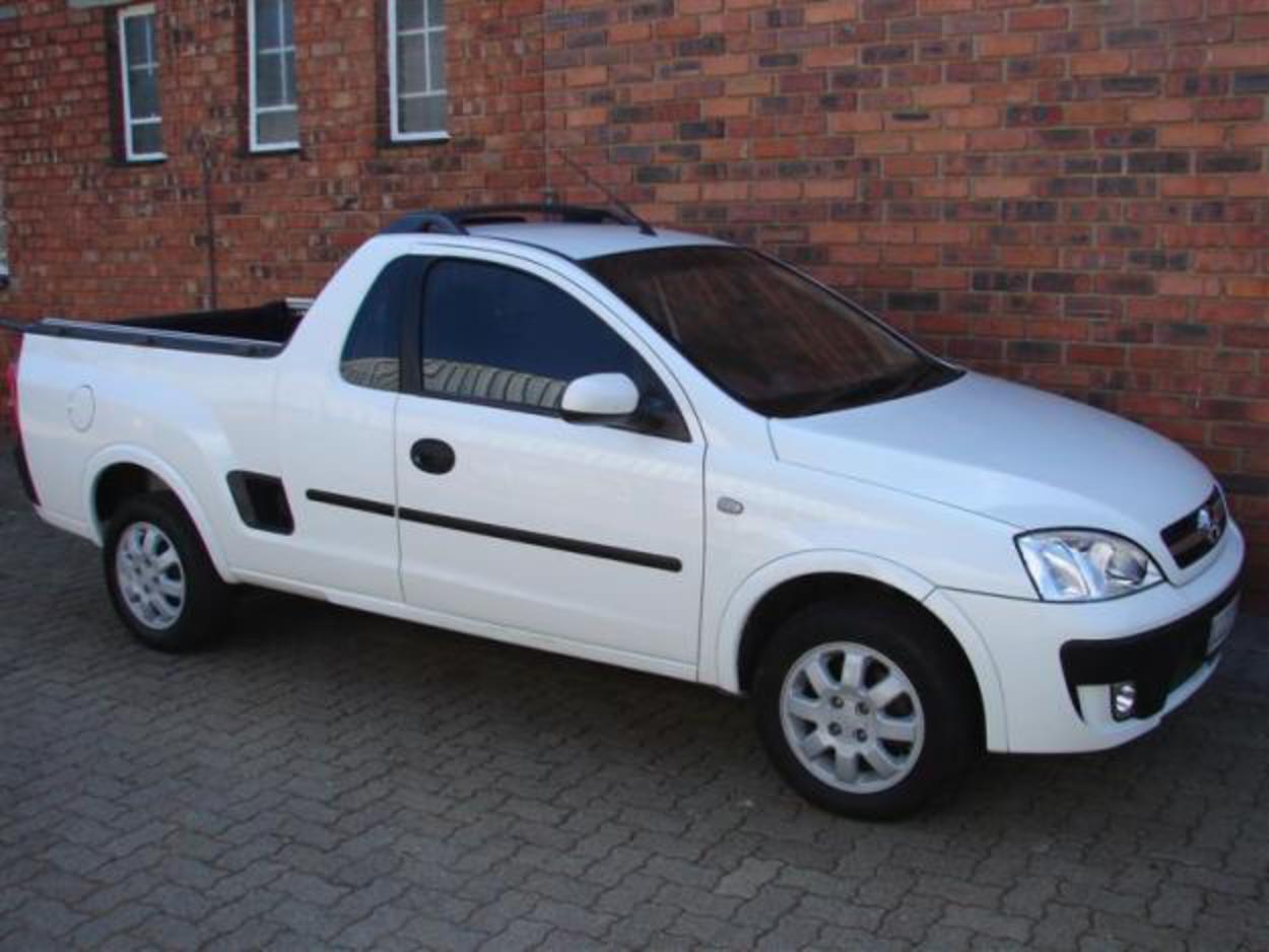 Pictures of OPEL CORSA 1400 Sports model Pick up/ Bakkie