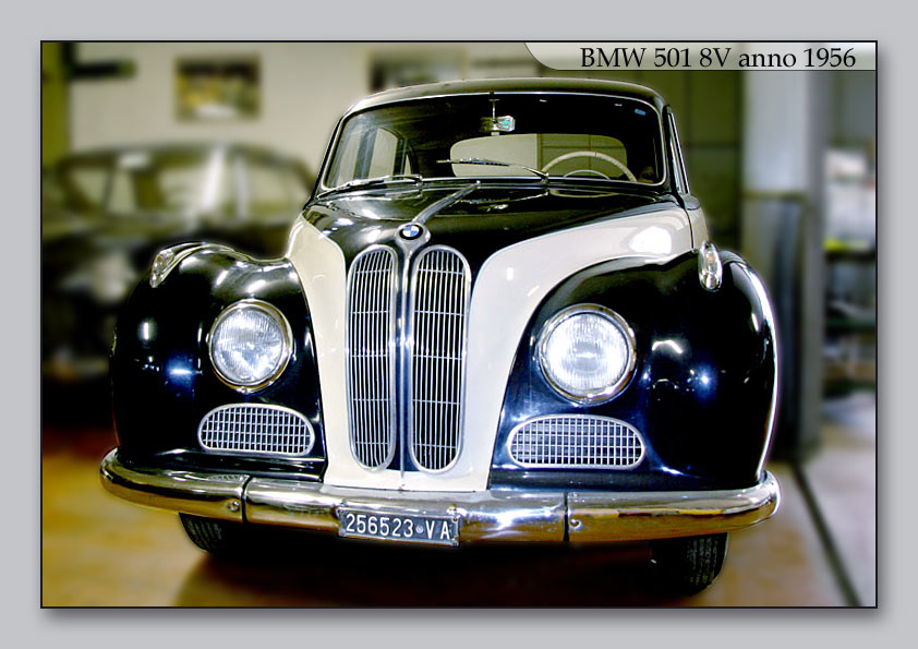 BMW 501 8V anno 1956. Colore blu/panna, interno stoffa grigia,