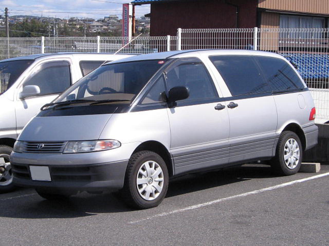 Тойота Estima Emina 1999