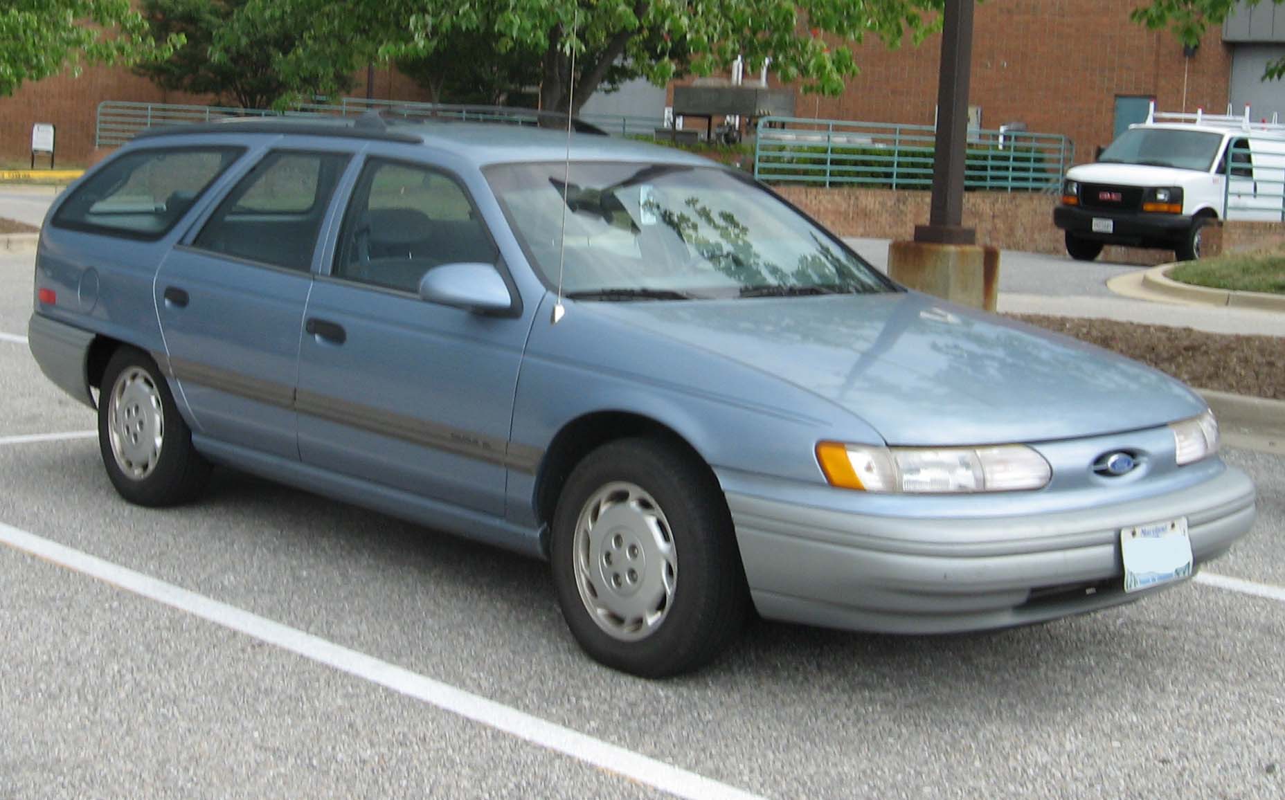 Ford taurus gl