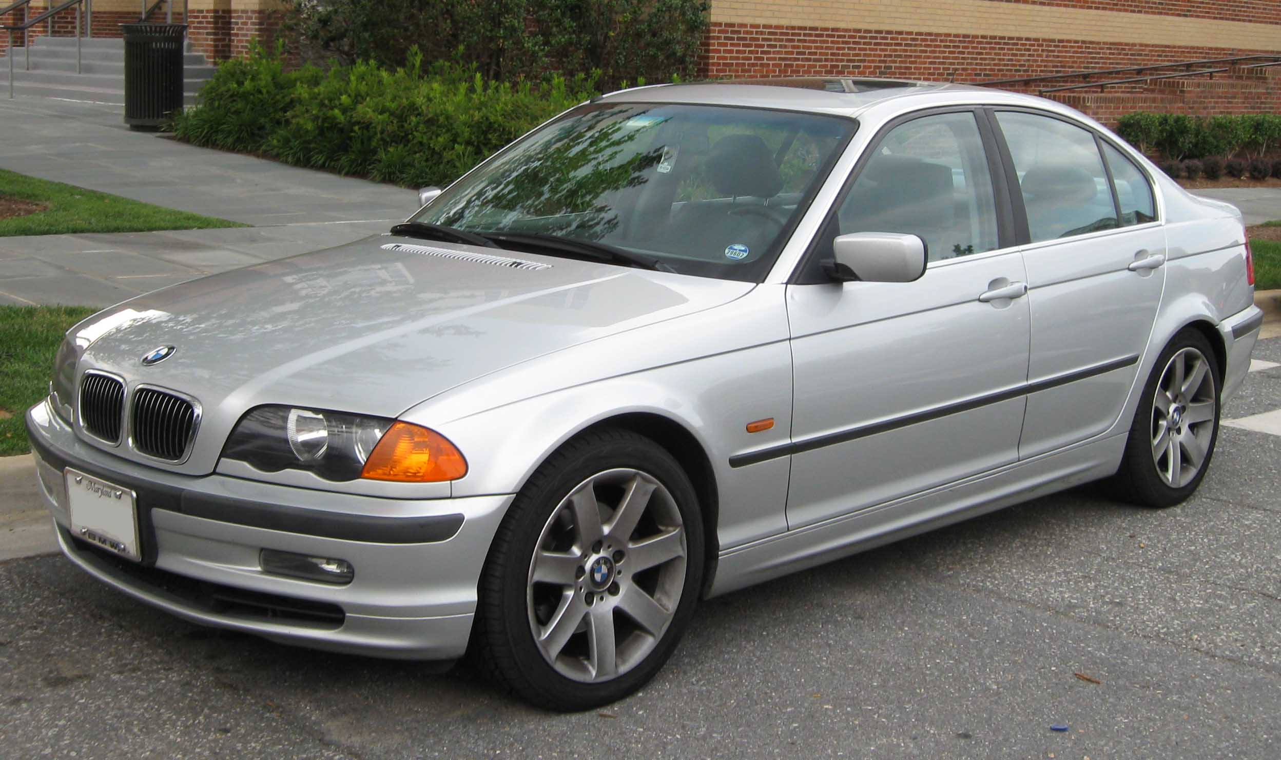 File:1998-2001 BMW 328i sedan.jpg