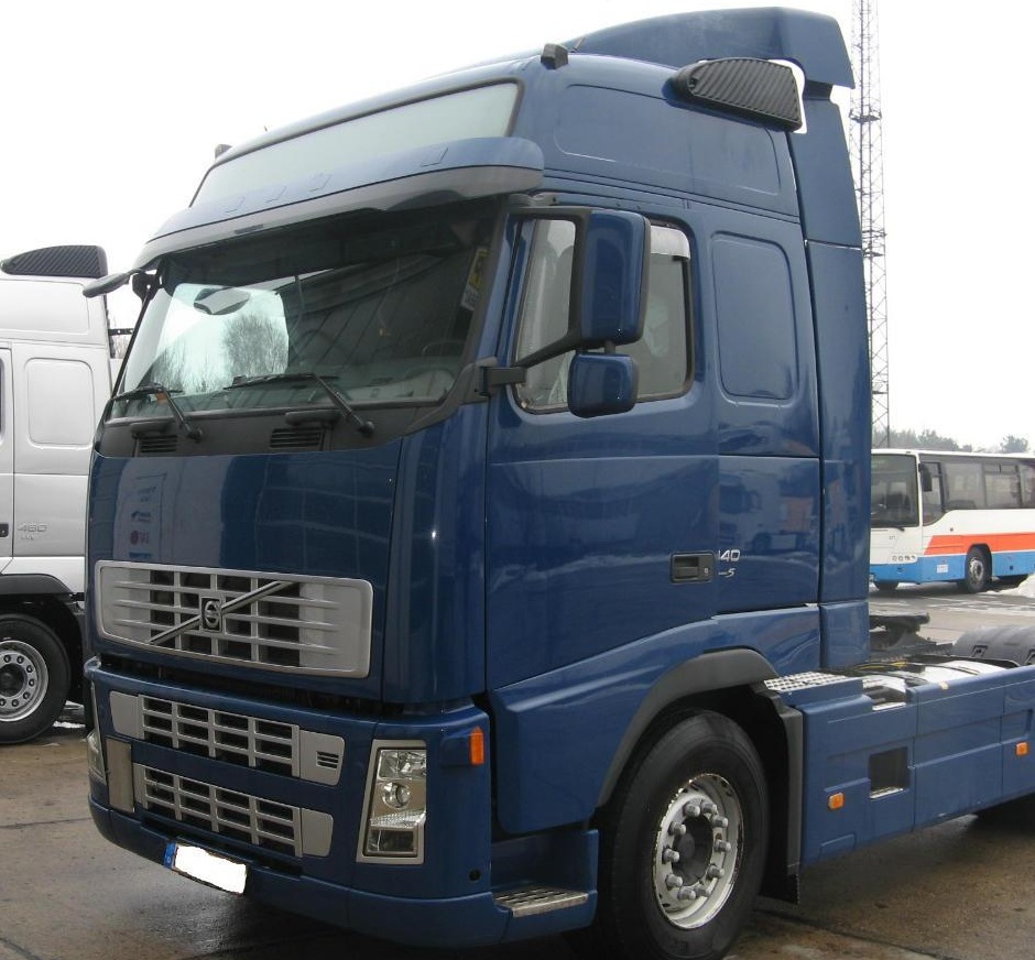 For Sale Used Volvo FH12 440 Truck in Dubai AED 160.000