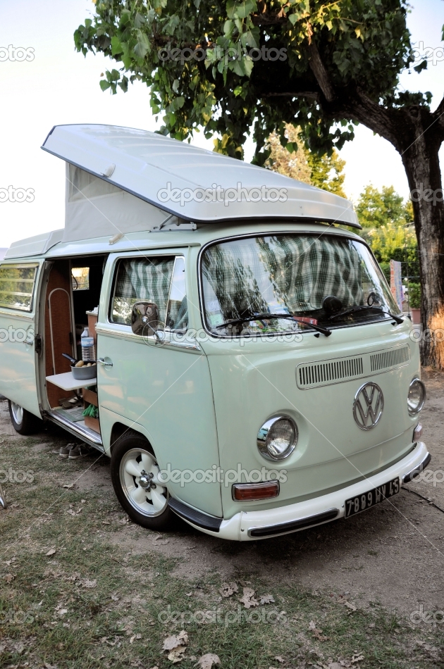 Old Volkswagen Westfalia Camper | Foto stock Â© cargol #8386098